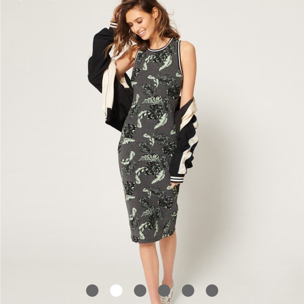 Superdry fitted midi size L
